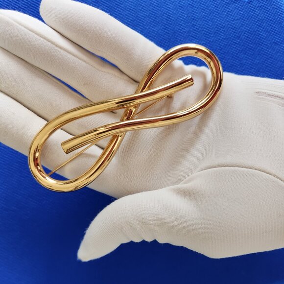 1980-S NINA RICCI SIGNED BIG VINTAGE GOLD TONE BOW BROOCH - Picture 6 of 7